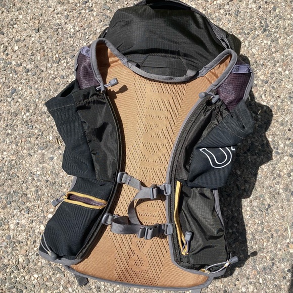 Ultimate Direction FastPack 25 backpack - Picture 9 of 11